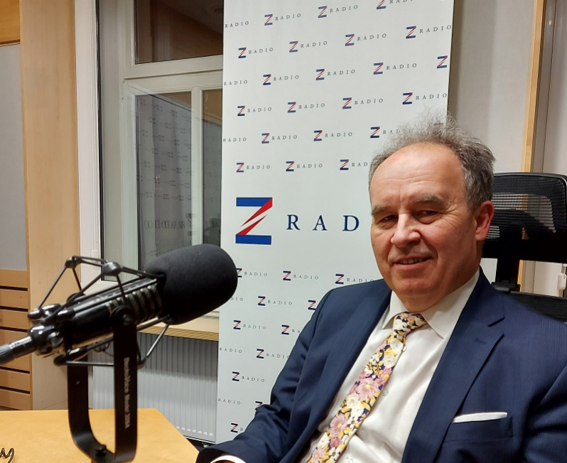 Obrázek epizody Ukázalo se, že Sberbank nemá dostatek hotovosti, a tak s výmluvou zavřela svoje pobočky, říká ekonom Jiří Schwarz