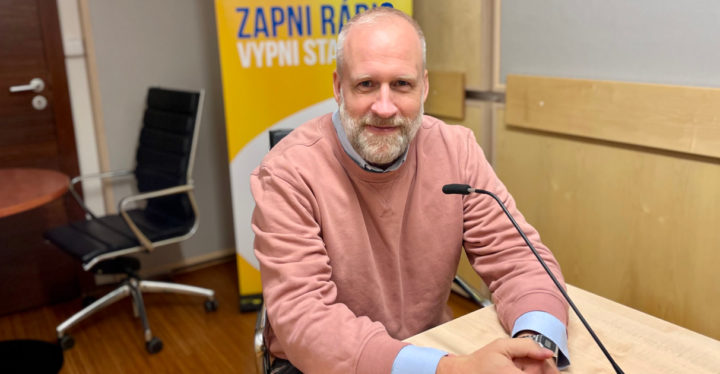 Obrázek epizody Útoky na homosexuály na Slovensku můžou vycházet z frustrace společnosti, řekl Peter Bebjak