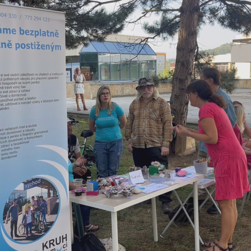 Obrázek epizody V mosteckém Radničním parku začala každoroční kampaň Říjen pro neziskovky.
