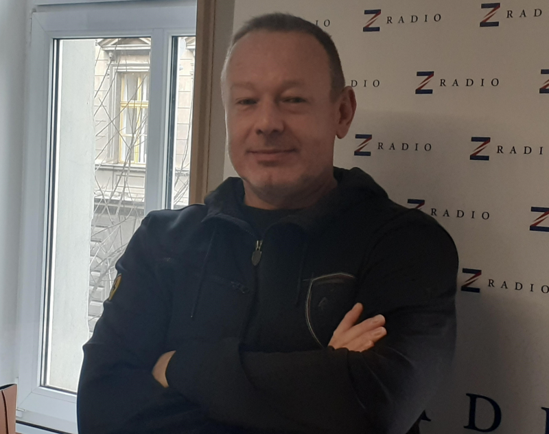 Obrázek epizody Zkoušíme, fotíme, píšeme, cenzurujeme, korigujeme a autorizujeme. Vydáváme velkou knihu a připravujeme Lucii v opeře tour a bude to větší show, říká Michal Dvořák