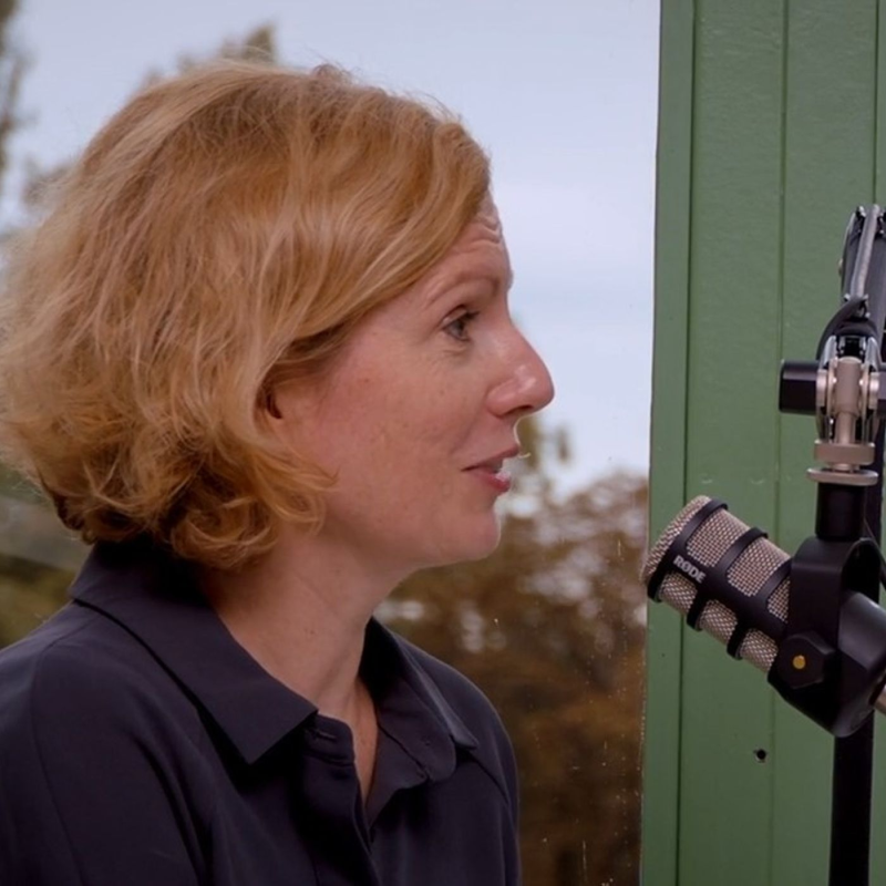 Obrázek epizody Podcast dobré společnosti: Ve slovenské společnosti klíčí nenávist. Neziskovky tam bojují o přežití, říká Ivana Vagaská