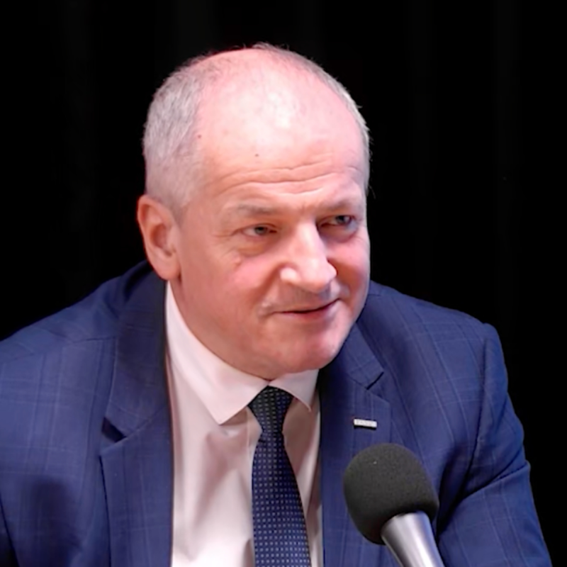 Obrázek epizody Stát nemůže platit všechny léčby za stovky milionů. Lékaři jsou přetížení, vyhořelí a chtějí work-life balance