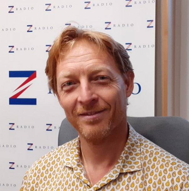 Obrázek epizody Podle miliardáře, filantropa a matematika Karla Janečka je teď lidstvo na křižovatce dějin. “Koronavirus je vlastně taková rozbuška, která hodně podnítila změny. Jsme teď v situaci, kdy se rozhodujeme.”