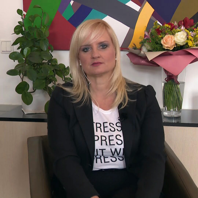 Obrázek epizody Pecková: Ani do konce února nenaočkujeme všechny rizikové. Nemáme čím (Interview Lucie Hrdličkové, 19. leden 2021)