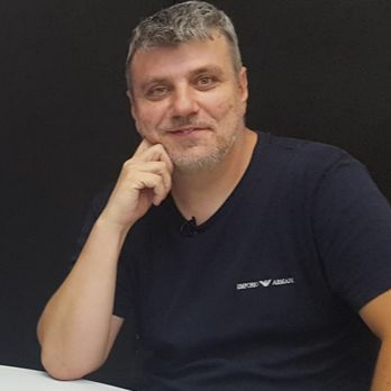 Obrázek epizody ZÁZNAM ŽIVÉHO VYSÍLÁNÍ: Rozhovor s Jaroslavem Mikem o pomoci romským uprchlíkům z Ukrajiny