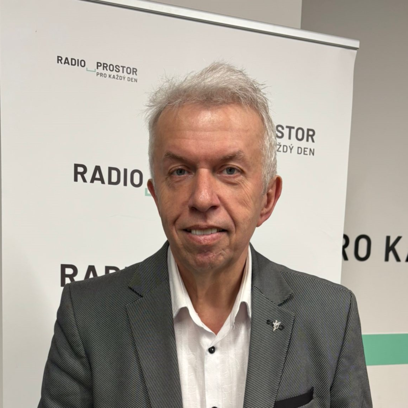 Obrázek epizody Jaroslav Svěcený: U stromečku vždycky hraju koledy. Co se týče jídla, salát i ryba jsou jenom zákusek