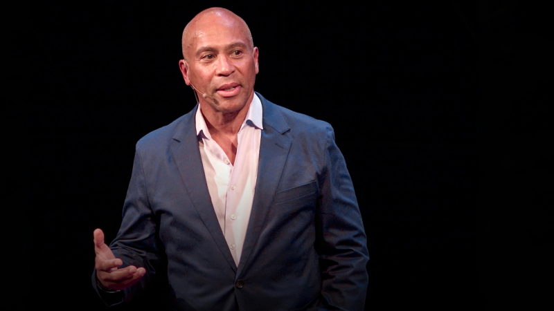 Obrázek epizody A different understanding of American patriotism | Deval Patrick