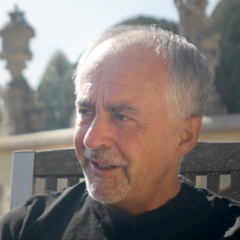 Obrázek epizody Povídání v zahradách s panem Sokolem na téma výchova, sebehodnota a hledání vlastní cesty