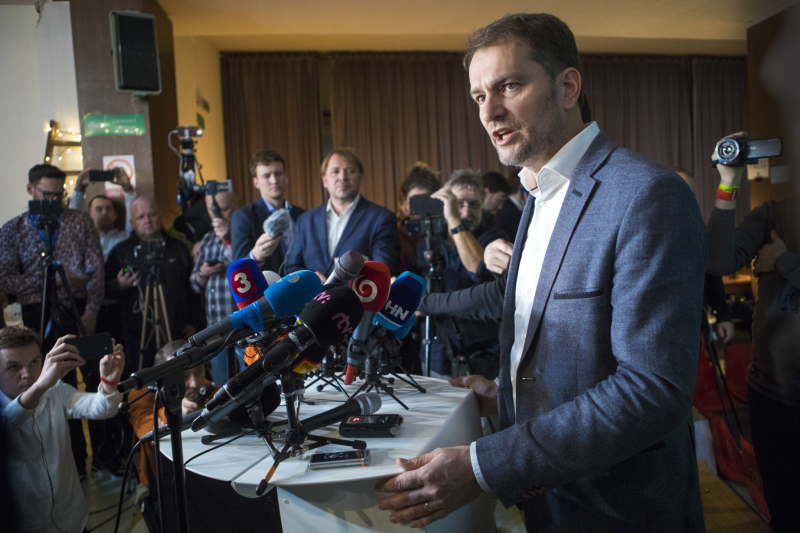 Obrázek epizody Matovič oznámil, že podá demisi. Vyřeší to krizi? A jak se slovenská situace podobá té české?