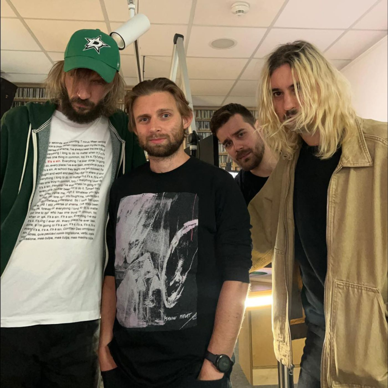 Obrázek epizody Reflektor #224: post-letní únava s post-hudbou na posteli z palet