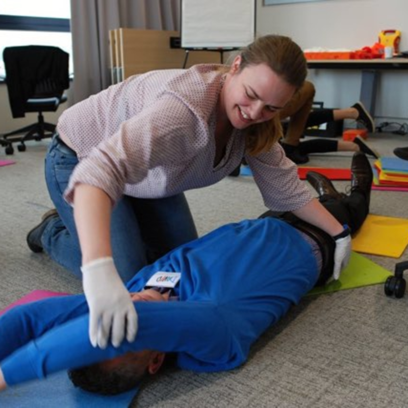 Obrázek epizody Dobrý příklad: Jak školí první pomoc bezpečák v korporátu? (Marie Homolková, Johnson&Johnson)