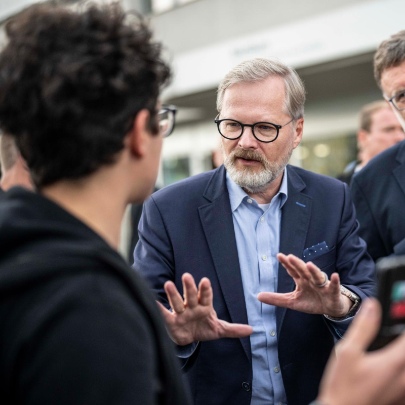 Obrázek epizody Kampaň 2025: Životní výkon Petra Fialy a noví zvěstovatelé změny režimu