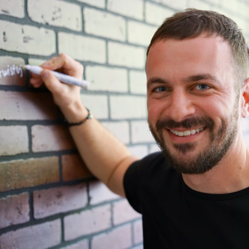 Obrázek epizody LUKÁŠ JANOUŠEK - o podnikání, FinTech, sebevědomí a (ne)úspěchu