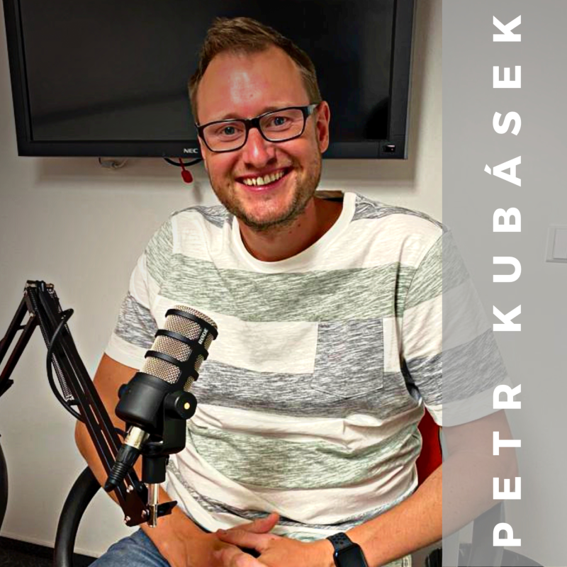 Obrázek epizody 3│ Petr Kubásek - „Žurnalistiku jsem nestudoval. S Neymarem jsem se v Brazílii zasekl ve výtahu. Sociální sítě nemám.“
