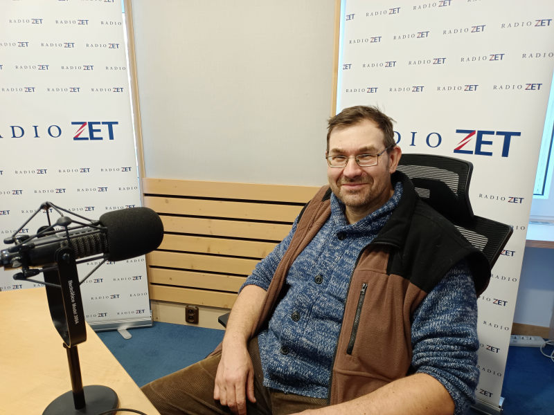 Obrázek epizody Vždycky jsem tíhnul ke zrakově postiženým lidem, říká malíř popisující obrazy nevidomým