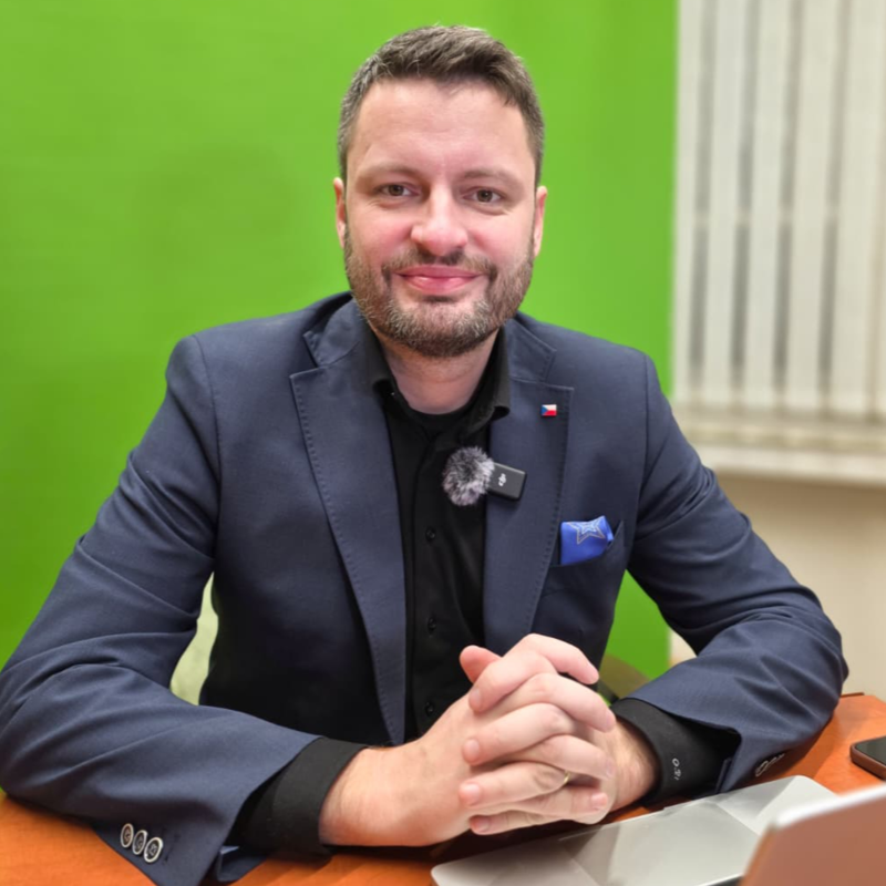 Obrázek epizody Pirátská kumulace. Hřib problém nevidí. Turek vadí, Lipavský nevadil. Restart V4. | Čau Praho #164