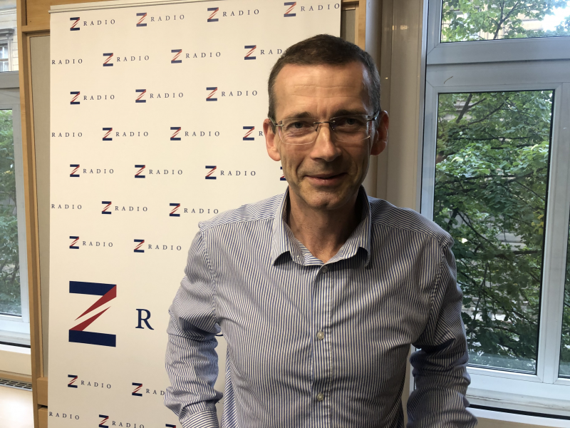 Obrázek epizody Výživový poradce Petr Havlíček: v emočně vypjaté situaci, což může být i home office, se člověk uchyluje k jídlu, které jeho imunitnímu systému určitě neprospívá. Velkým problémem je také alkohol.