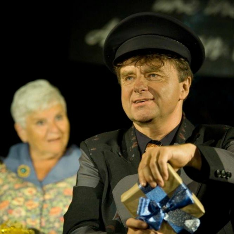 Obrázek epizody ŘIDIČ SLEČNY DAISY - reportáž z maskérny na téma "blackface"