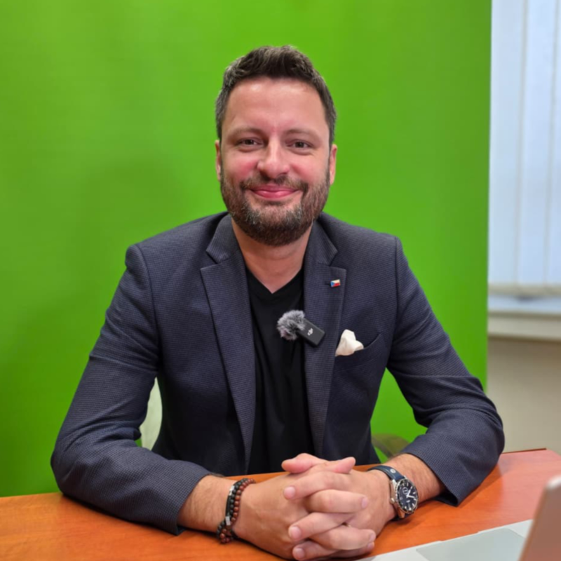 Obrázek epizody Dozimetr je zpět! Špinavé peníze tekly ke Starostům i do ODS. Nikomu to nevadí? | Čau Praho #148