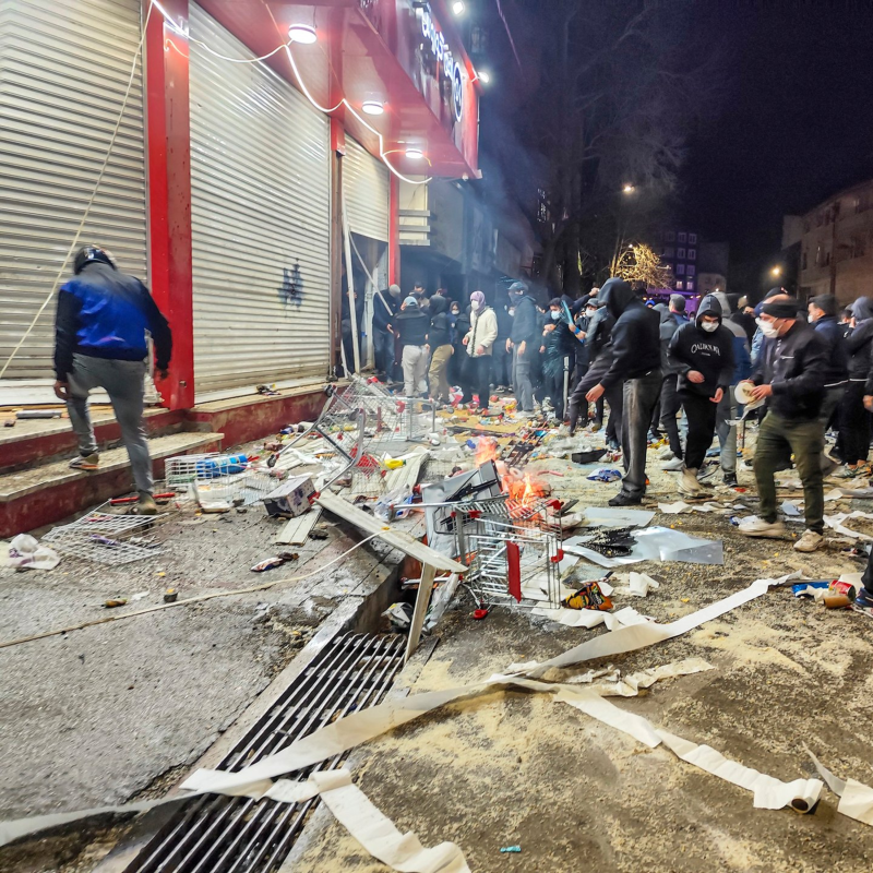 Obrázek epizody Peršané bez masa a vody. Jak mnoha lidem v Íránu došla trpělivost se zkorumpovaným režimem