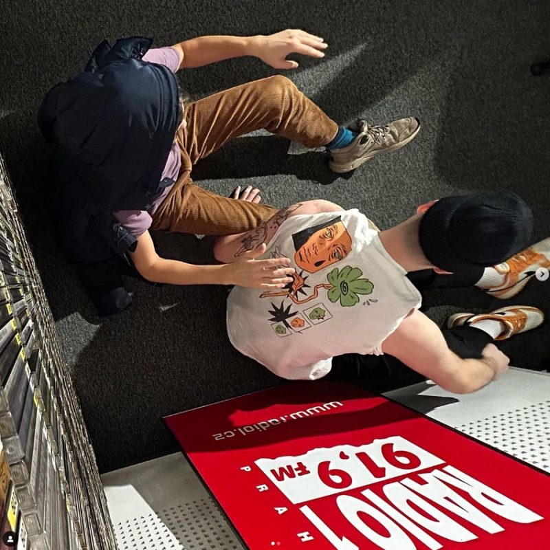 Obrázek epizody Reflektor #239: Flausíme na žíněnce s Duklou a probíráme EPs roku 2023