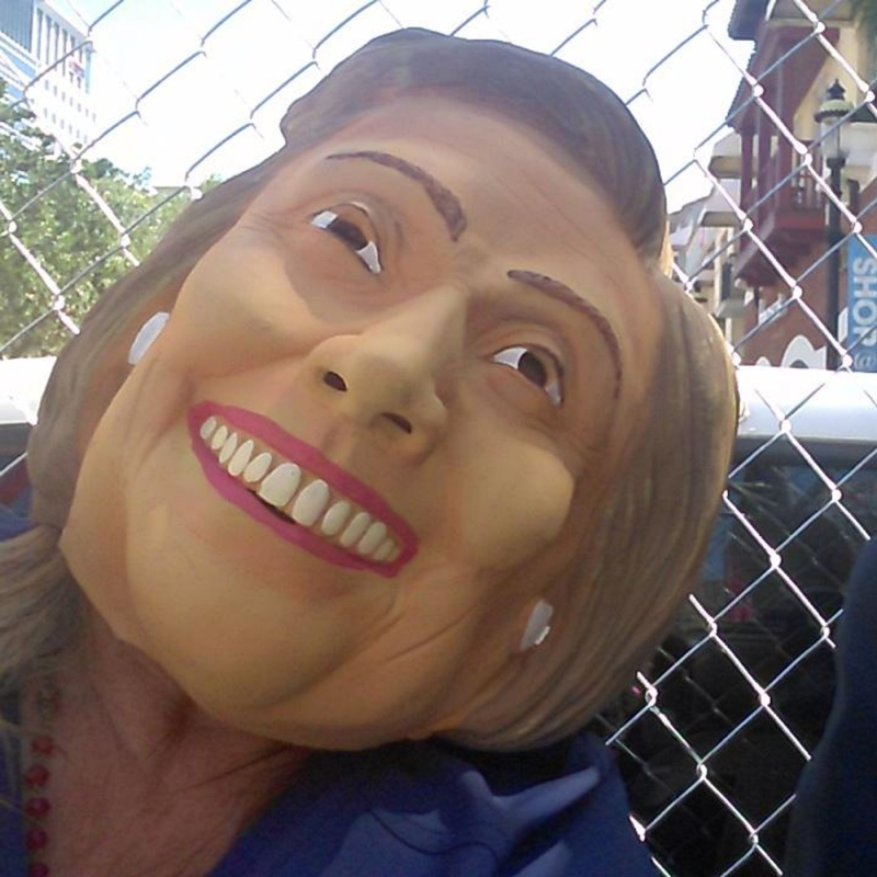 Obrázek epizody The Curious Case of the Russian Flash Mob at the West Palm Beach Cheesecake Factory