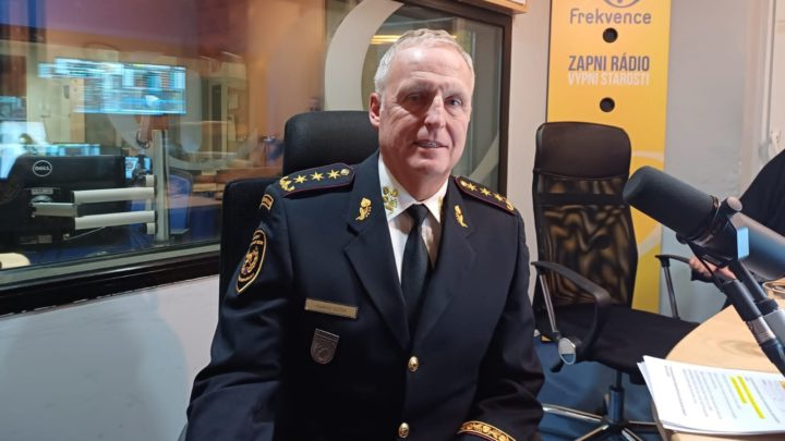 Obrázek epizody Vladimír Vlček: Hledáme rezervy, chybí nám tisíc profesionálních hasičů