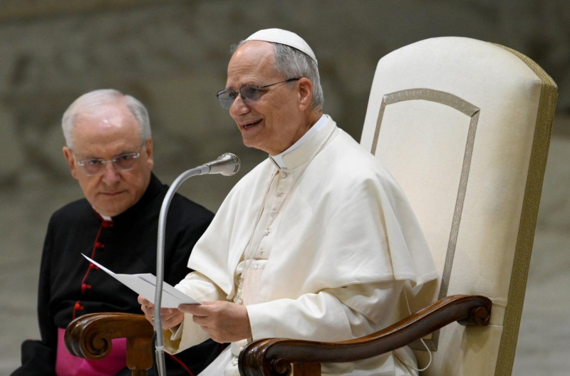 Obrázek epizody Papež: Národy chtějí mír - setkejme se, mluvme spolu, vyjednávejme!