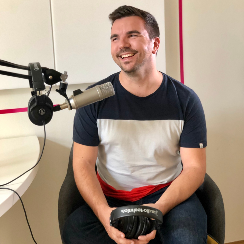 Obrázek epizody Slyšíme se #10: Syndrom "Udělej si sám," charita na Instagramu a uvědomění, že se máš dobře