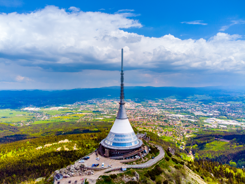 Obrázek epizody #světovéČesko #7 Liberecko je Křišťálové údolí plné sklářských továren i přírodních krás, říká Jakub Šeps, vedoucí oddělení cestovního ruchu krajského úřadu Libereckého kraje