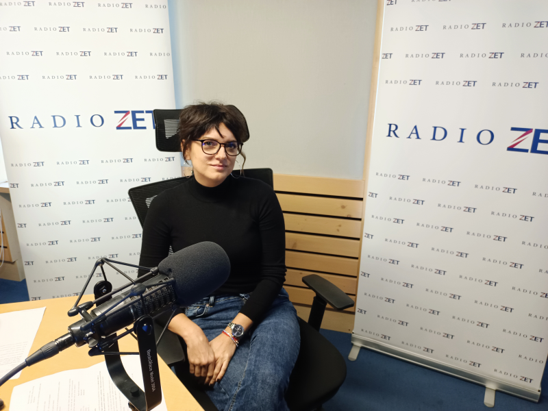 Obrázek epizody Rodiče se mají sami vzdělávat, aby věděli, co jejich dětem na internetu hrozí, říká manažerka sociálních sítí Magdalena Šašková