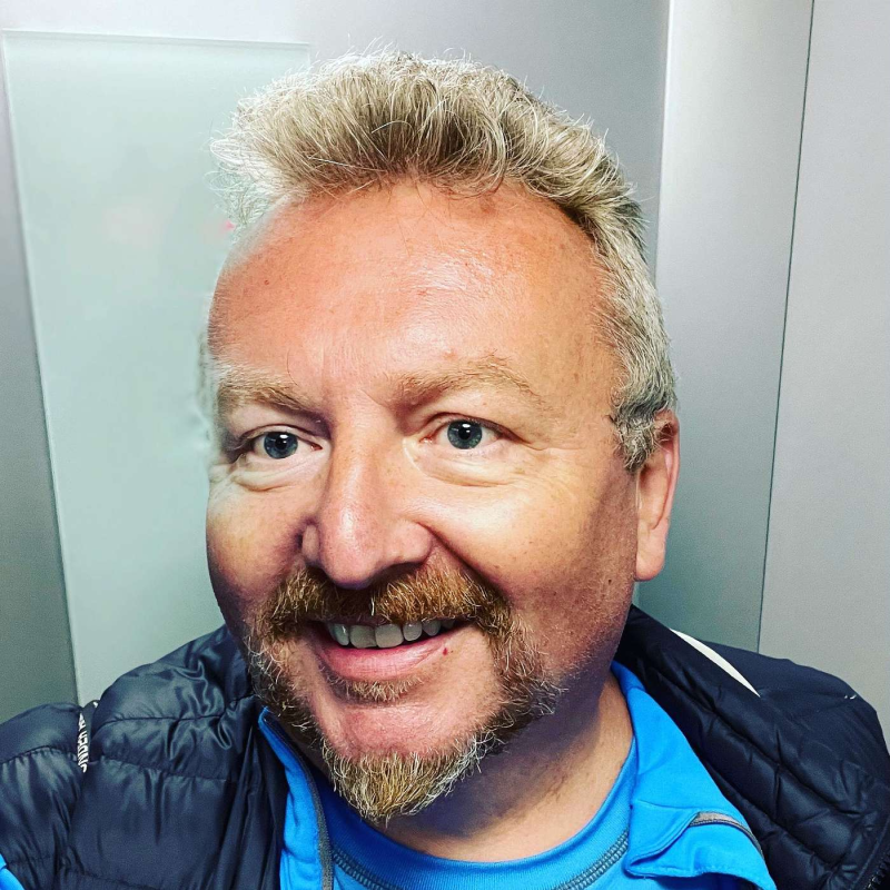 Obrázek epizody O kladech a záporech života v zahraničí skrze španělsko-švýcarskou lupu slovy starosty curyšského Sokola Michala Konštackého. #49