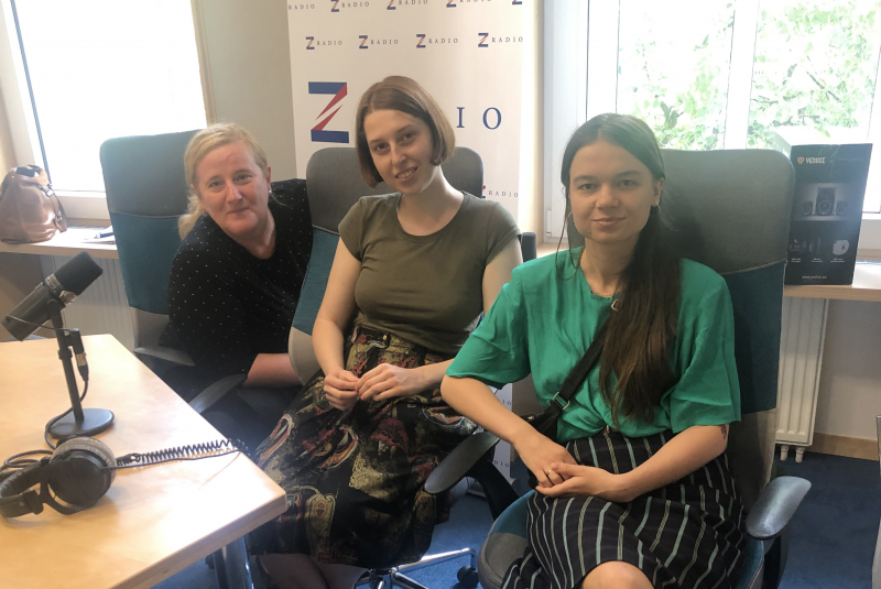 Obrázek epizody Na Youtube by na nás nikdo neklikal, tak jsme šly do podcastu, říkají vítězky soutěže Podcast roku - autorky "Vyhonit ďábla"