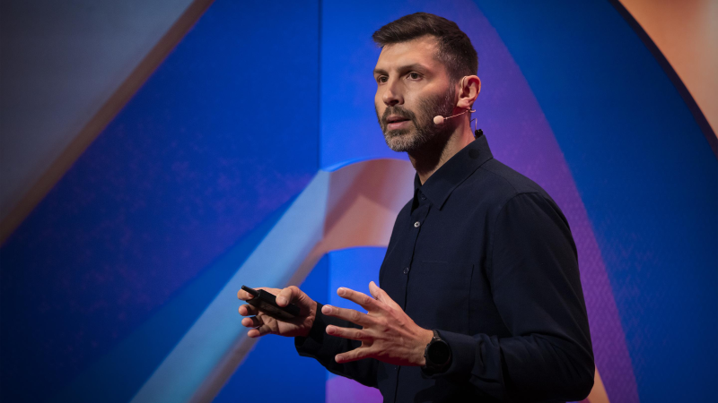 Obrázek epizody How to design for dignity during times of war | Slava Balbek