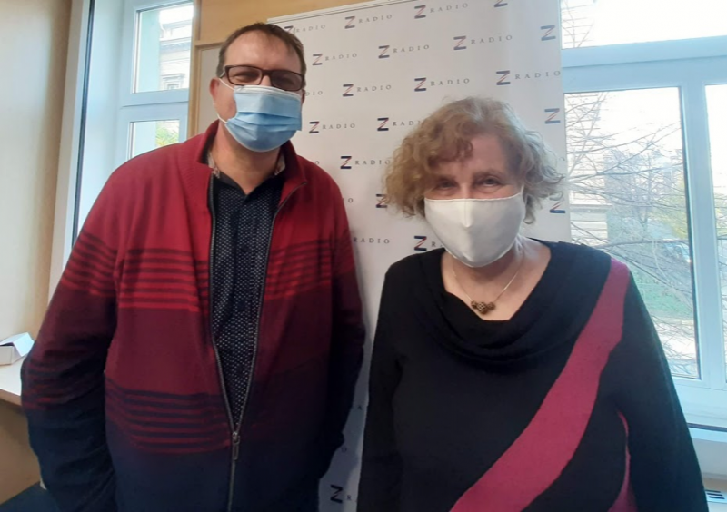 Obrázek epizody Vědkyně a předsedkyně Grantové agentury ČR Alice Valkárová: Ve světové špičce jsme v chemii, fyzice a molekulární biologii. Ještě pořád se projevuje, jak jsme byli před 30 lety izolovaní