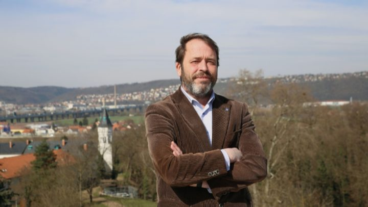 Obrázek epizody Ředitel ČHMÚ Mark Rieder: Bývá u nás jedno až sedm tornád ročně. Většinou ale přejdou přes louku