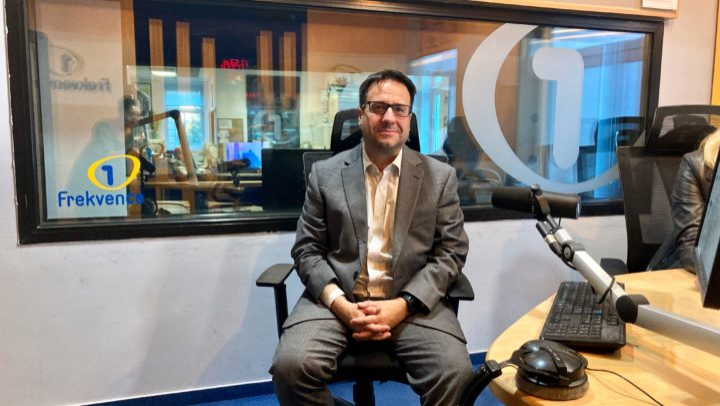 Obrázek epizody Ve druhém kole potřebujete získat hlasy mimo svoji bublinu, upozornil politolog Petr Just