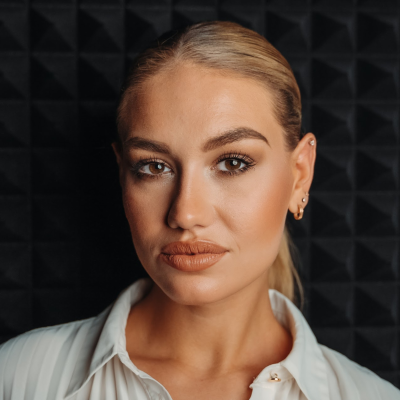 Obrázek epizody V Česku nám CHYBÍ LÁSKA 💔 Neumíme spolu mluvit | Adéla Štroffeková, česká Miss World