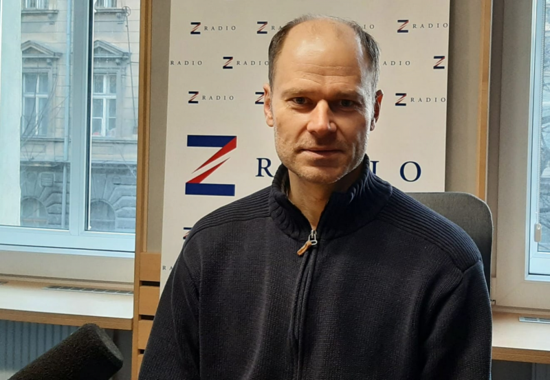 Obrázek epizody Nedostatek čipů a součástek je globální problém. Může trvat i roky, než se situace stabilizuje. Řekl Rádiu Z viceprezident Svazu průmyslu a dopravy Radek Špicar.