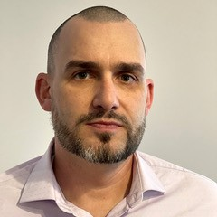 Obrázek epizody Doc. Jan Kolouch: "V rámci bezpečnostně právních studií se naši studenti podrobně dozvědí, jak fungují kybernetické útoky a jak se proti nim chránit."