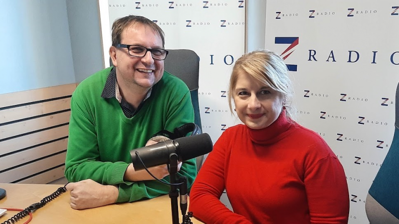 Obrázek epizody Problémy je nejlepší ukázat na konkrétních příbězích, na smutku lidí ale neparazituju, říká novinářka Lea Surovcová