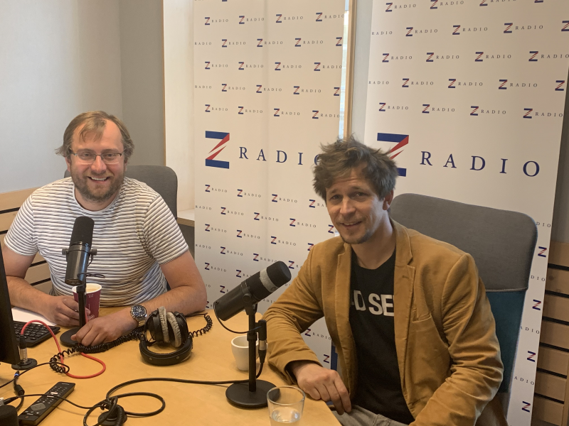 Obrázek epizody Hudba a příroda k sobě patří. Živé nástroje elektronika nenahradí, říká herec a zpěvák Igor Orozovič