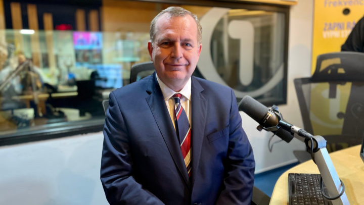 Obrázek epizody Šedesátitisícové odměny v ČEZ jsou políčkem do tváře lidí, říká kandidát na prezidenta Tomáš Zima