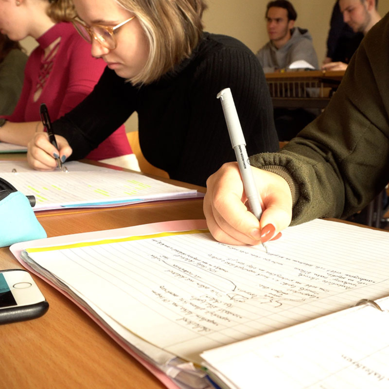 Obrázek epizody Po spojení s vesmírem otevírá slánské gymnázium své dveře zájemcům