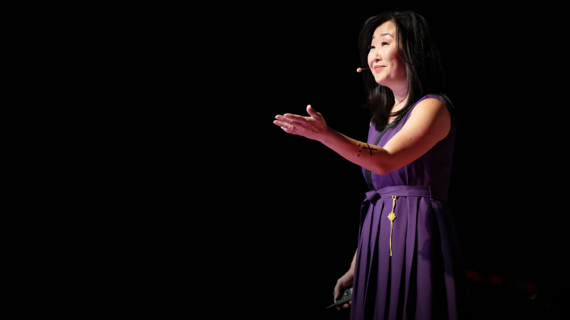 Obrázek epizody My story of love and loss as a transracial adoptee | Sara Jones