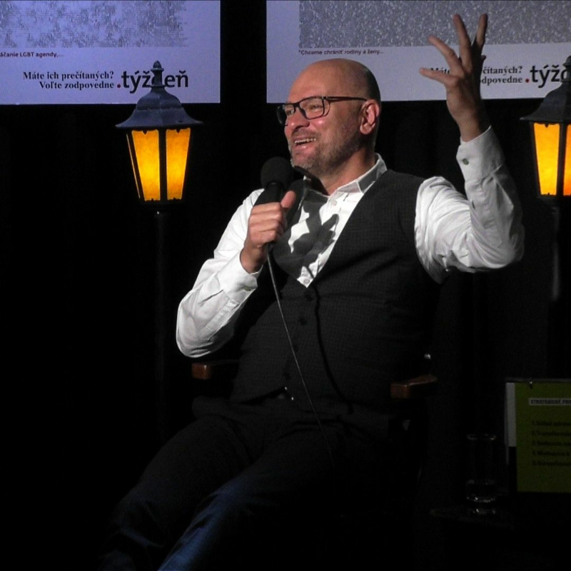 Obrázek epizody .pod lampou s Richardom Sulíkom: O čo ide 30.septembra