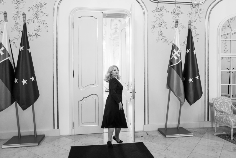 Obrázek epizody Stejná, ale smutnější. Čaputová odchází a v knižním rozhovoru s Taberym bilancuje pět let ve funkci