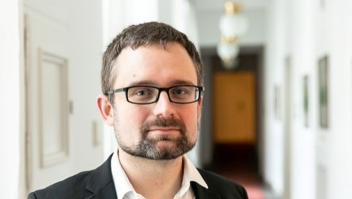 Obrázek epizody České úřady podle europoslance Peksy odklání peníze z Fondu pro spravedlivou transformaci. Sledujte činnost zastupitelstev, vyzývá občany