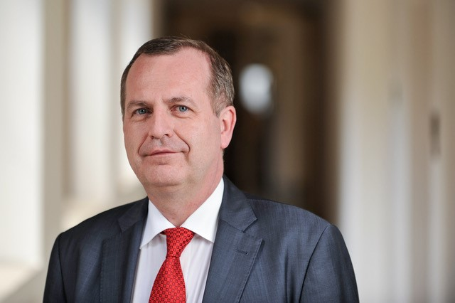 Obrázek epizody Rektor UK Tomáš Zima: Řada lidí zemřela během pandemie zbytečně. Nechci, aby se lidé báli chodit do nemocnic za svým lékařem.