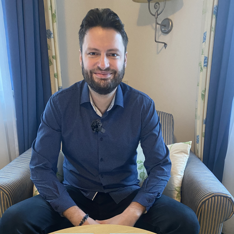 Obrázek epizody Prezident Pavel bere 341 tisíc měsíčně. Češi se podle něj nemají zas tak špatně. | Čau Praho #58